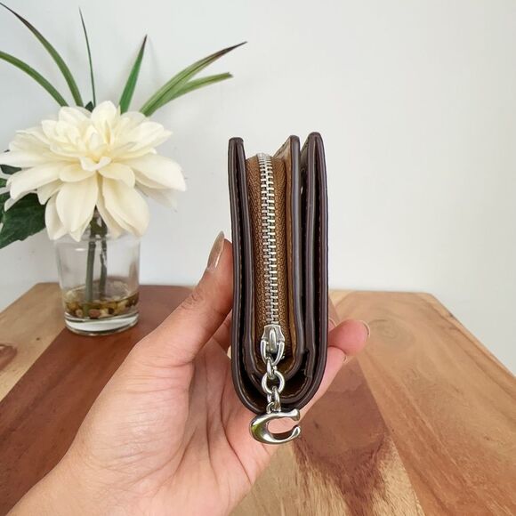 Coach Brown Leather Wallet Minimalist Design - Picture 2 of 5